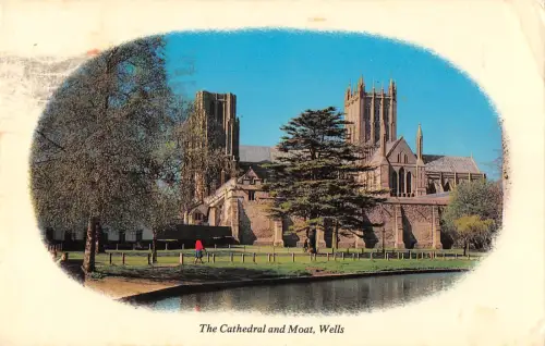 uk9822 cathedral and moat wells uk