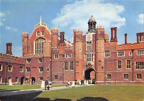 uk5342 hampton court palace uk