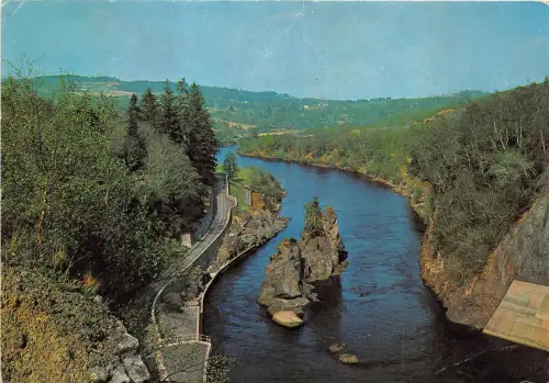 B87103 frog rock river beauly iverness shire scotland