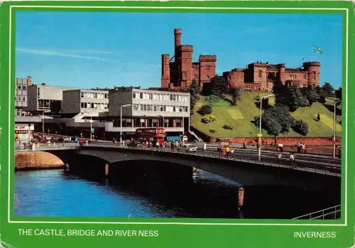 B86729 die Schlossbrücke und Fluss Ness Schottland Bus Inverness