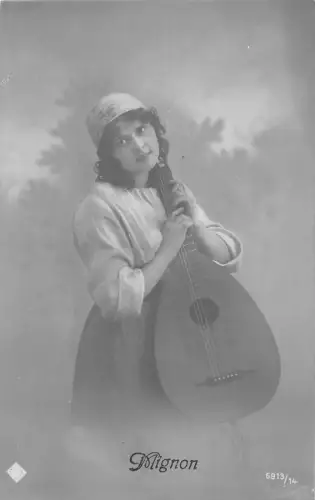 US2549 Mignon Frau mit Musikinstrument Postkarte Mandoline