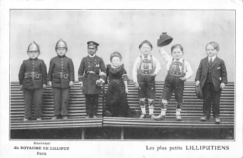 BR100319 paris france les plus petits lilliputiens gnomes nanism