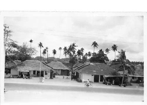 lot384 Kenya Mombasa Native Hütten Fahrrad