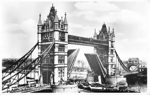 BR49496 Tower Bridge London England