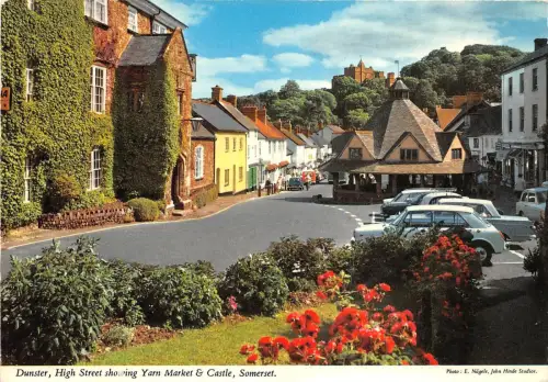 B87214 Dunster High Street Showing Garnmarkt Schloss Purzelset UK