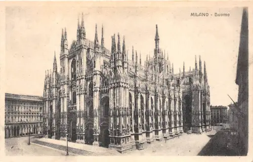B3836 Italy Milano Duomo Front/Back Scan