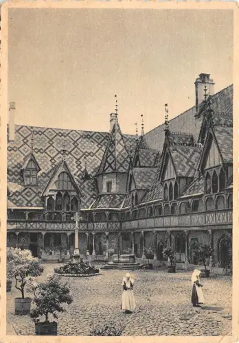 B51005 Hotel Dieu de Beaune Cour d'honneur france