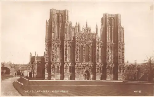 B5731 Brunnen Kathedrale Westfront