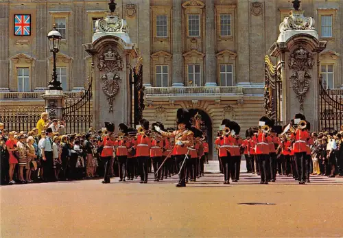 BR83405 london the queen s guards parade military militaria uk