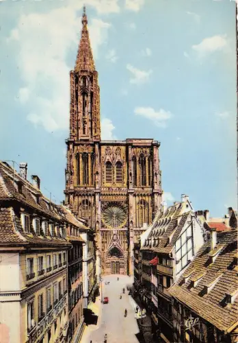 B52724 Strasbourg la rue Merciere et la Cathedrale france