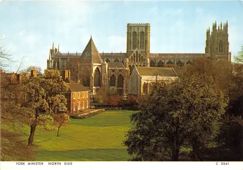 B86813 york minster north side uk