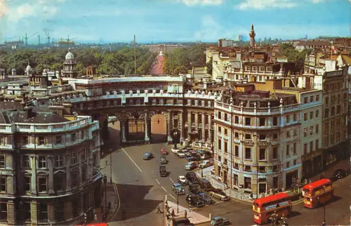 uk7946 admiralty arch and the mall london uk bus double decker