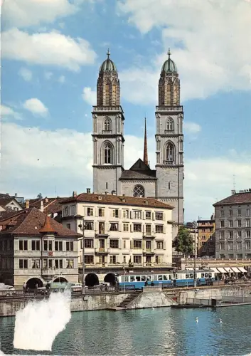 B53396 Zürich Limmatquai und Grossmünster Schweiz