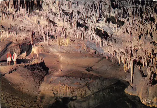 BG4886 grottes de han sur lesse l entree de la salle des draperies belgium