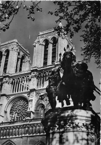 BG17420 notre dame de paris facade du couchant et statue france CPSM 14,5x9cm