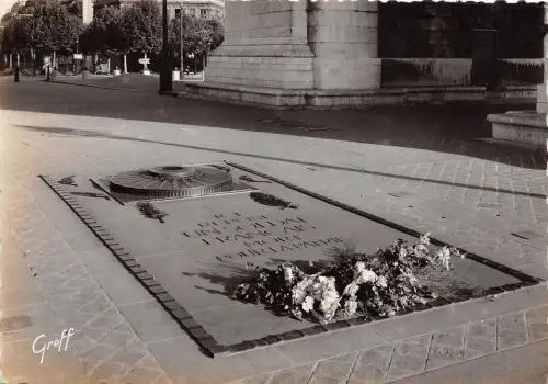 BG2762 sous l arc de triomphe de l etoile paris CPSM 14x9,5cm Frankreich