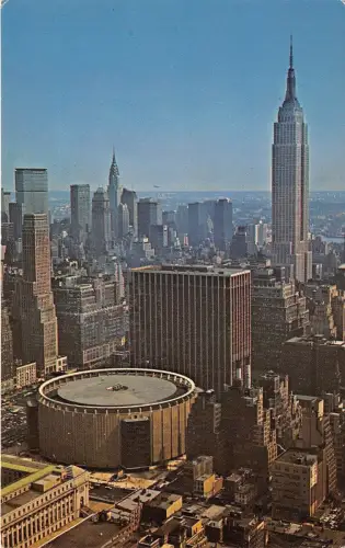 B32537 Madison Square Garden Center und New York Skyline USA