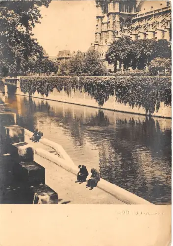 BR9111 les quai de Paris france