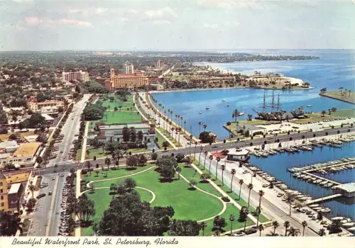 BG13830 Beautiful Waterfront Park St Petersburg Florida Ship Bateaux USA