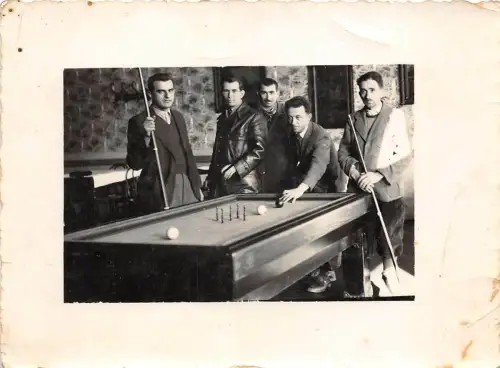 Lot273 Männer spielen Billard Echtfoto Sozialgeschichte Sport Sozialgeschichte Rumänien