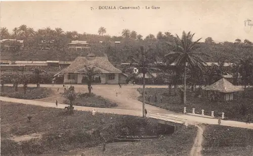 br104331 douala la gare africa camerun camerun railway station train