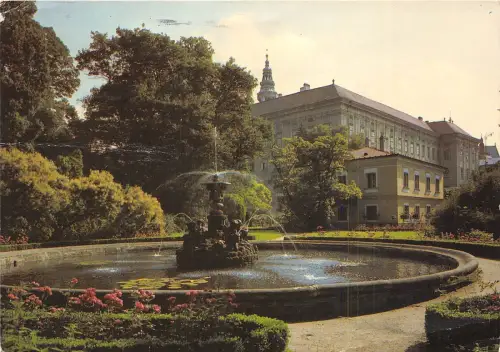 B27722 Kromeriz Der Brunnen und ein Blick auf das Schloss Tschechien