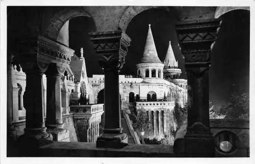 B36270 Budapester Fischerbastei beleuchtet Ungarn