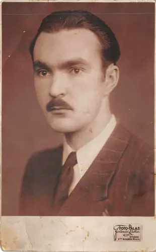 Ro573 foto palas follender ruttler studio man echtfoto rumänien bucuresti