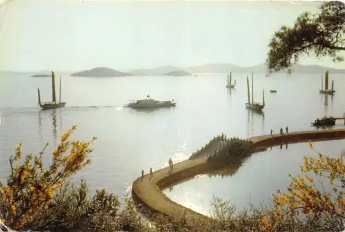 B74629 Die drei Hügel im Tal Lake China