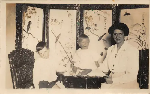 uk41939 family british family in japan willeam close