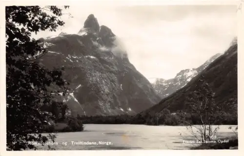 B92298 romsdalshorn og trolltindene norwegen Echtfoto