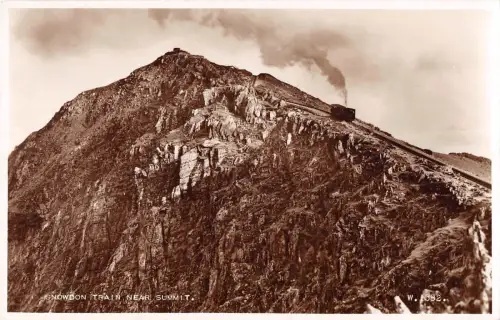 BR77398 Snowdon Zug bei Gipfelwales Echtfoto