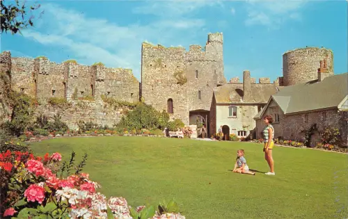 uk6747 the castle manorbier wales uk