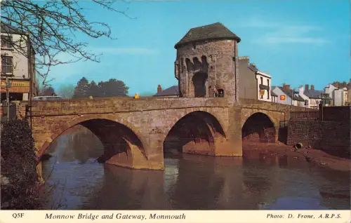 uk10757 monnow bridge and gateway monmouth wales uk