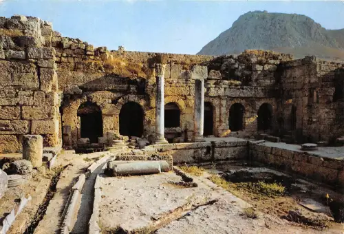 BG12241 antiker Korinth der Kato Pirene Brunnen an der Straße Lecheon Griechenland