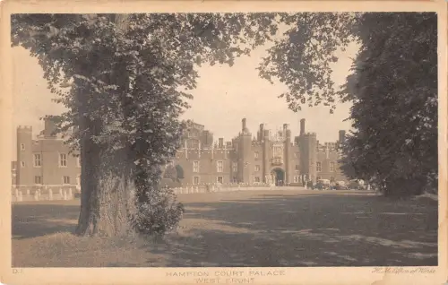 BR80711 Hampton Court Palace West Front UK