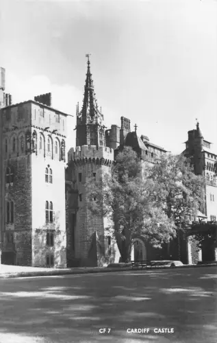 uk39702 cardiff castle wales echtfoto uk lot 23 uk
