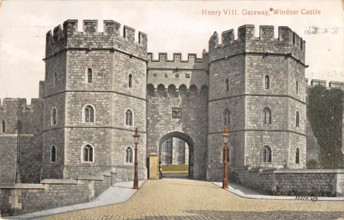 uk39716 Henry VIII Gateway Windsor Castle UK Lot 23 UK