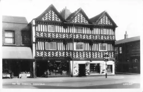 BR81903 Die sechs Schornsteine Wakefield Echtfoto Fahrradladen Frontaufnahme UK