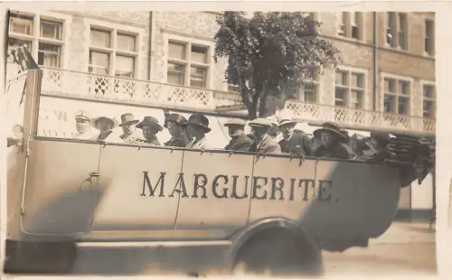 uk40049 Marguerite Echtfoto UK Ipswich Echtfoto Auto Bus Oldtimer