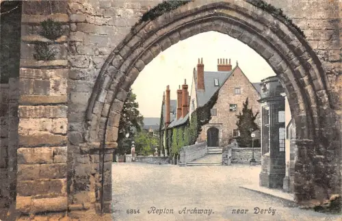 BR74392 Repton Torbogen bei Derby UK