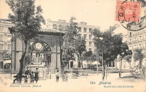 uk42808 fotolinia lacoste madrid plaza del dos de mayo spain TCV