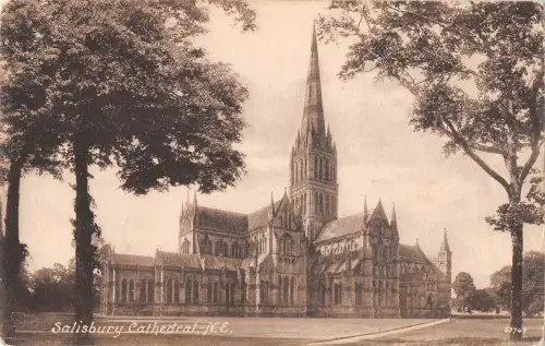 uk38428 salisbury cathedral real photo uk lot 17 uk