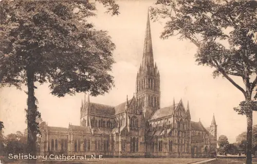 uk38414 salisbury cathedral real photo uk lot 17 uk