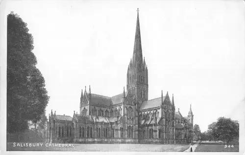 uk38403 salisbury cathedral real photo uk lot 17 uk