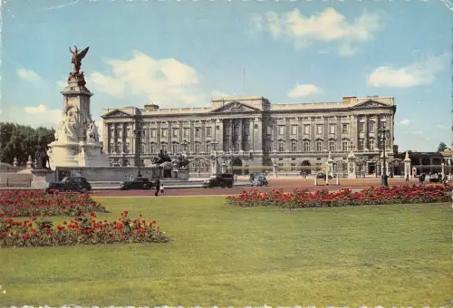 BR89757 Queen Victoria mit Buckingham Palace London UK