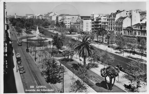 Lot 40 Portugal Lissabon Avenida da Liberdade Straßenbahn Auto Echtfoto