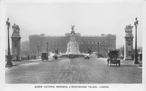 BR57955 Queen Victoria Memorial Car Voiture Buckingham Palace London UK