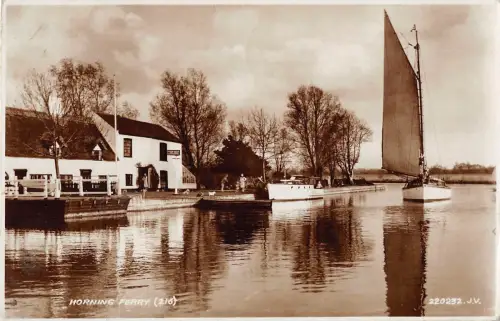 BR98503 Valentinstag 220232 Echtfoto Horning Fähre Schiff Bateaux UK
