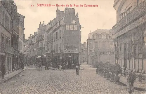BT15225 Nevers entree de la rue du commerce Frankreich